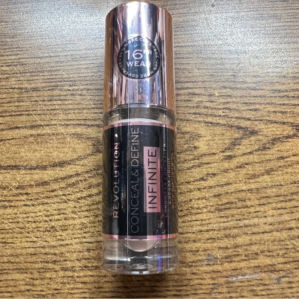Revolution C 3.5 Conceal & Define Infinite Long Wear Concealer Crease Proof